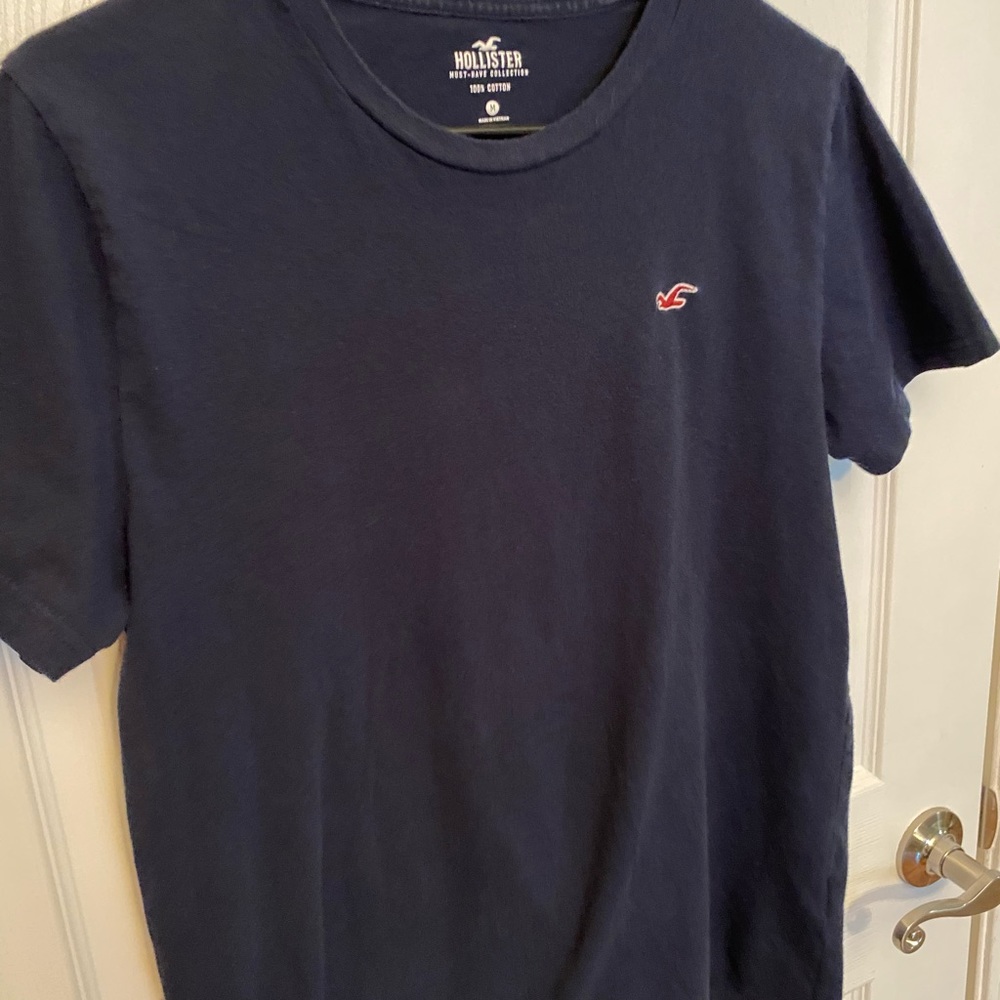 Hollister tshirt